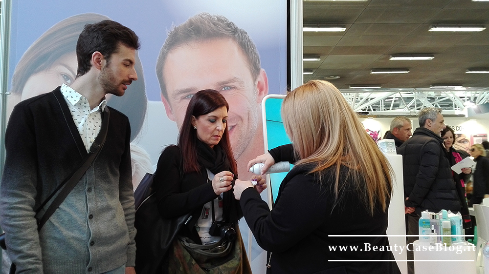 Con Eliana The Brunette Mix e Roberta Robyberta allo stand Cotoneve