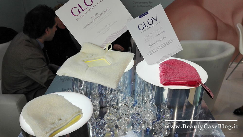 Glov: il guanto per struccarsi senz'acqua