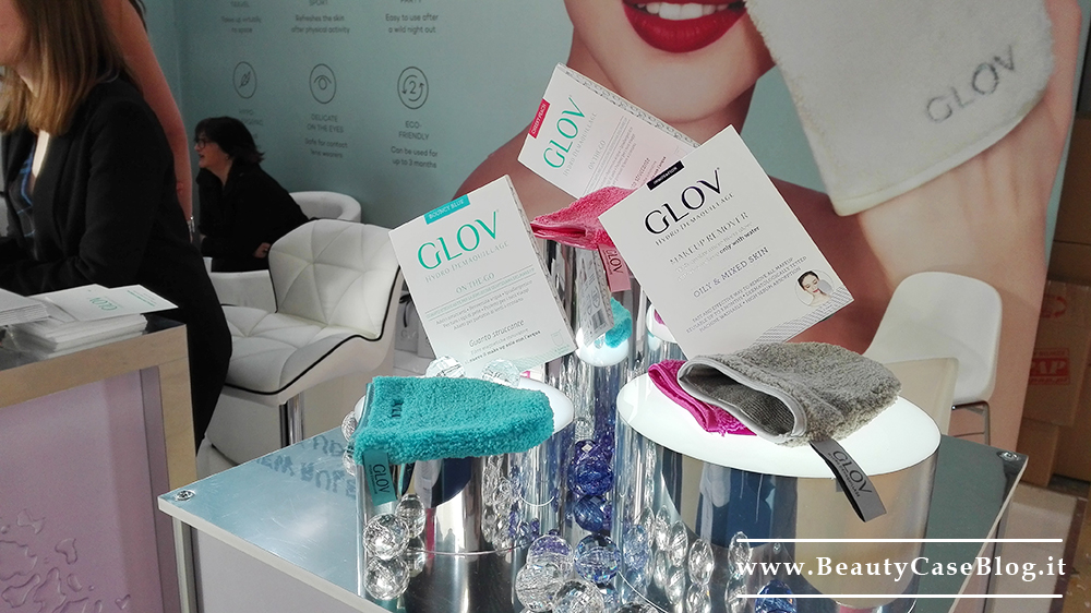 Glov: il guanto per struccarsi senz'acqua