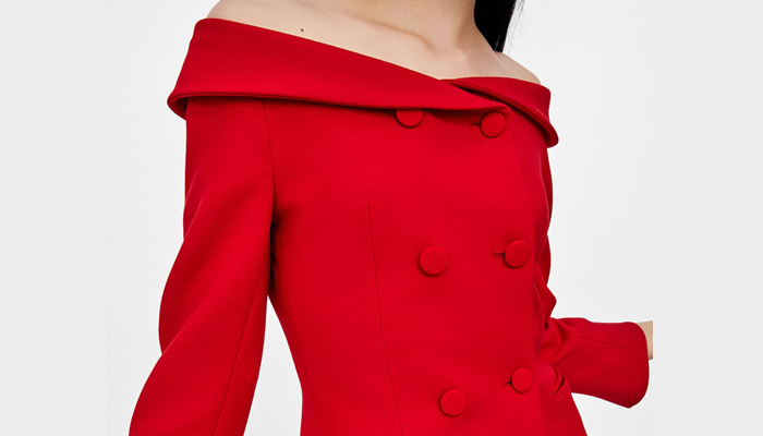 Da Zara c una giacca identica al vestito di Meghan Markle